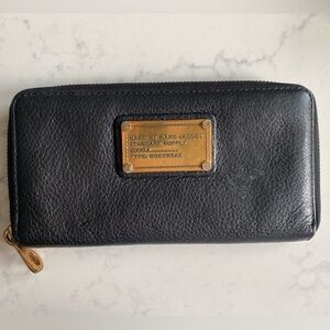 Marc by Marc Jacobs black leather zipper wallet